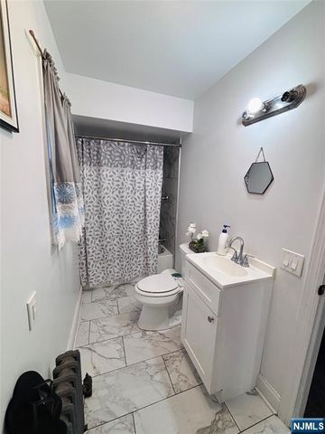 215 Totowa Avenue, Paterson, NJ 07522