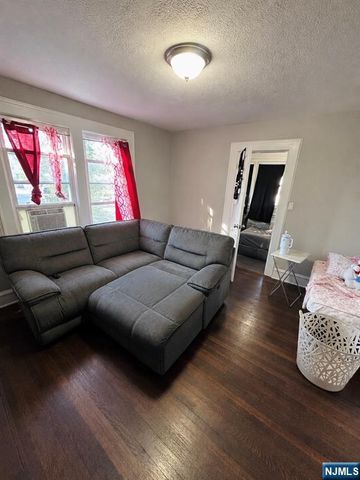 215 Totowa Avenue, Paterson, NJ 07522