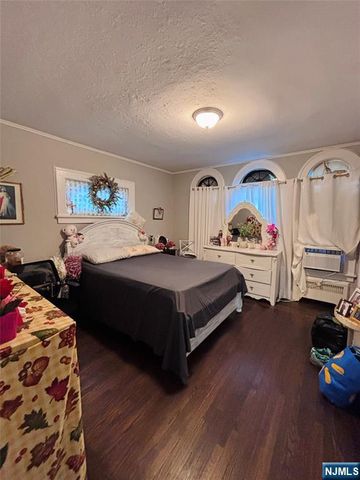 215 Totowa Avenue, Paterson, NJ 07522