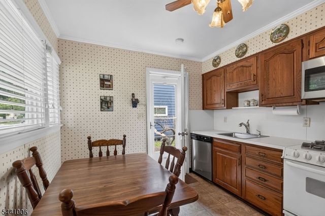 233 Terrill Rd, Fanwood Boro, NJ 07023