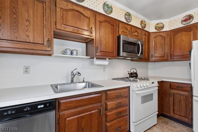 233 Terrill Rd, Fanwood Boro, NJ 07023