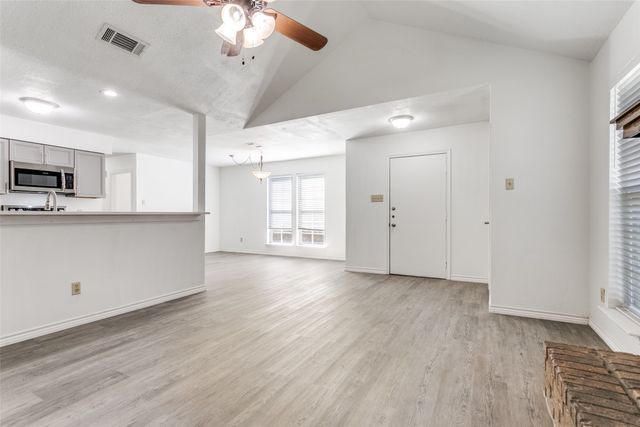 2121 Stone Moss Lane, Grapevine, TX 76051