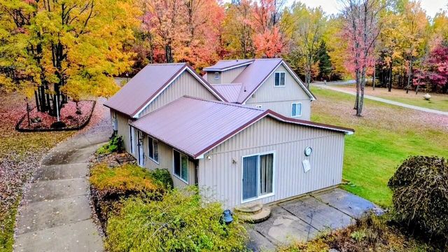 108 Deerwood Court, Roscommon, MI 48653