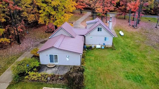 108 Deerwood Court, Roscommon, MI 48653