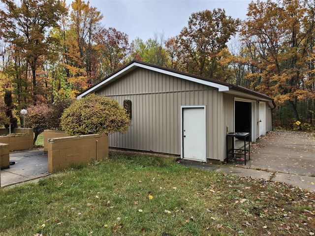 108 Deerwood Court, Roscommon, MI 48653