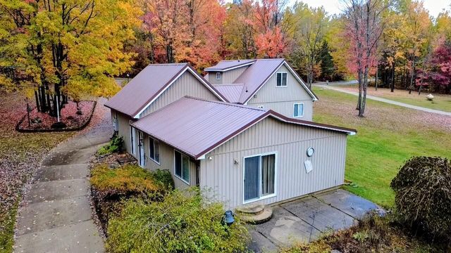 108 Deerwood Court, Roscommon, MI 48653