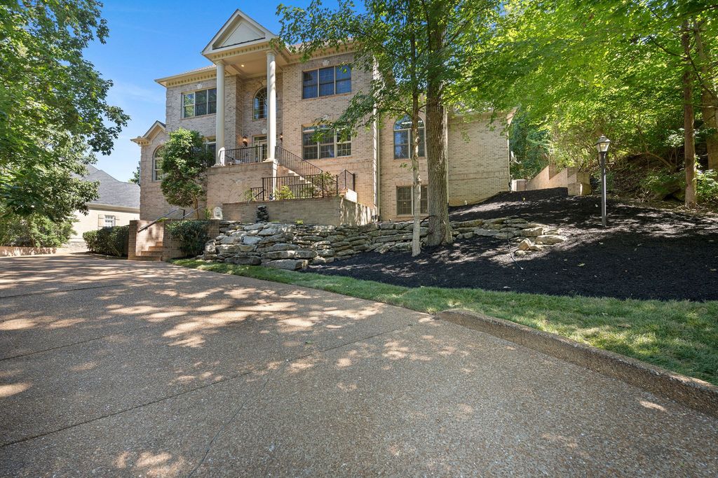552 Grand Oaks Dr, Brentwood, TN 37027