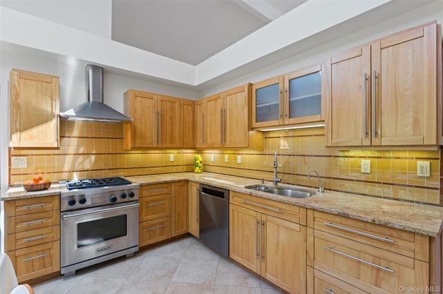 1 Deerfoot Lane, Yonkers, NY 10710