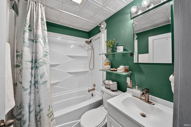 2424 Normandy Drive, Mishawaka, IN 46545