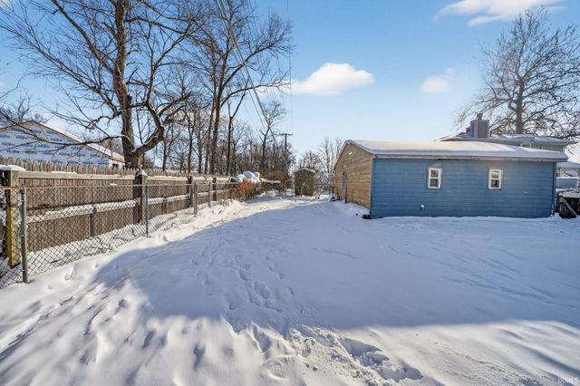 2424 Normandy Drive, Mishawaka, IN 46545