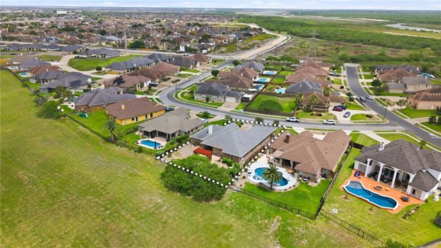 6410 Coronation Dr, Corpus Christi, TX 78414