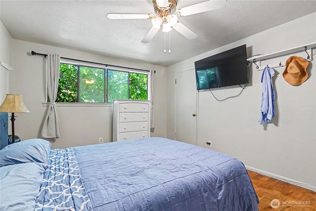 5669 Kitsap Way, Bremerton, WA 98312