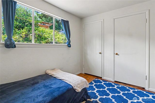 5669 Kitsap Way, Bremerton, WA 98312