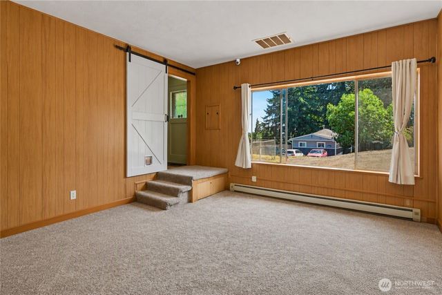 5669 Kitsap Way, Bremerton, WA 98312
