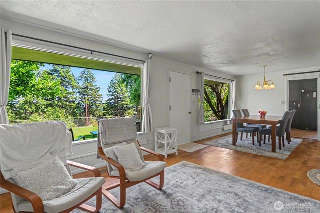 5669 Kitsap Way, Bremerton, WA 98312
