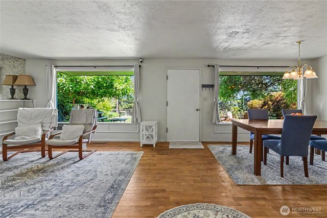 5669 Kitsap Way, Bremerton, WA 98312