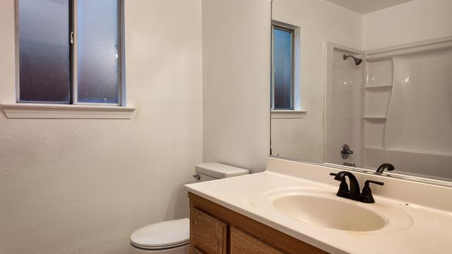 1148 W Orange Avenue, Porterville, CA 93257