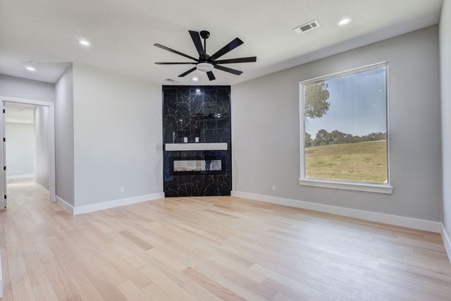 321 El Barco, Corsicana, TX 75109