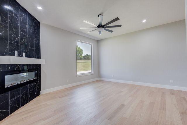 321 El Barco, Corsicana, TX 75109