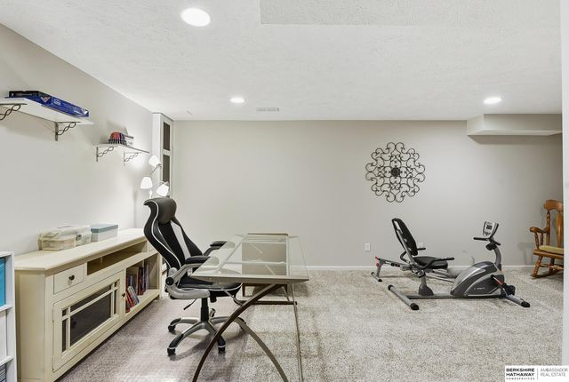1926 N 93rd Street, Omaha, NE 68114