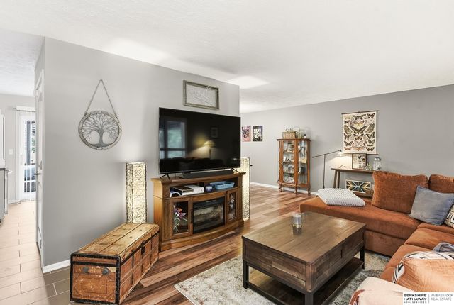 1926 N 93rd Street, Omaha, NE 68114
