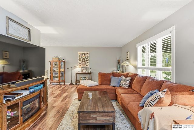 1926 N 93rd Street, Omaha, NE 68114