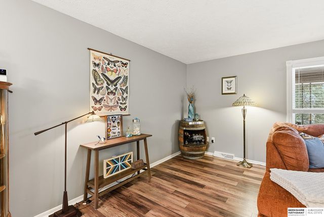 1926 N 93rd Street, Omaha, NE 68114