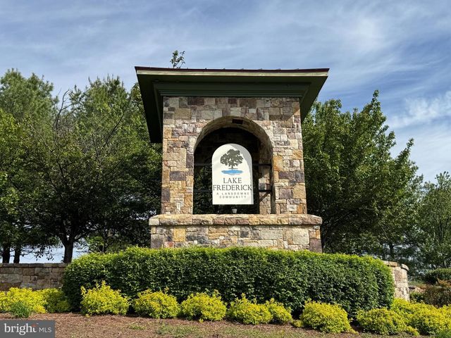 137 MALLARD DR, Lake Frederick, VA 22630