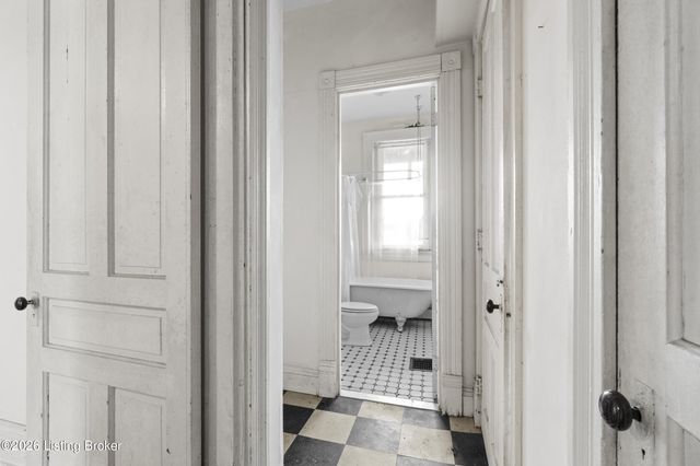 920 Cherokee Rd, Louisville, KY 40204