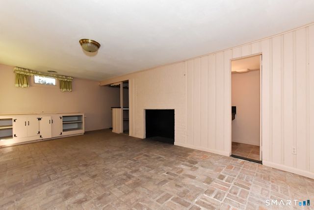 24 Coleman Road, Glastonbury, CT 06033