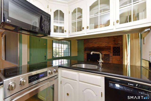 24 Coleman Road, Glastonbury, CT 06033