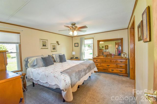 222 Cranbrook Circle, Hendersonville, NC 28792