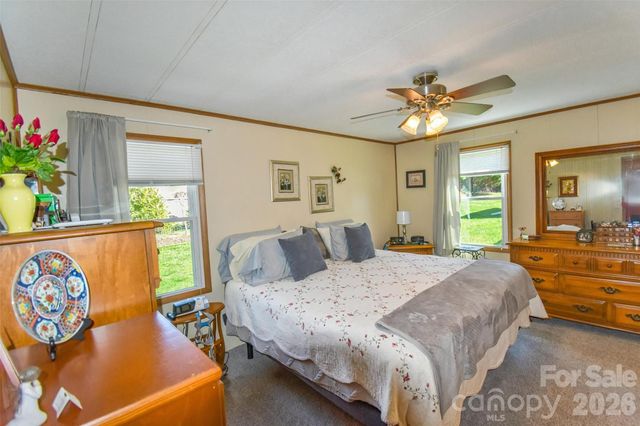 222 Cranbrook Circle, Hendersonville, NC 28792