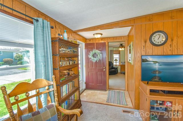 222 Cranbrook Circle, Hendersonville, NC 28792