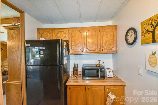 222 Cranbrook Circle, Hendersonville, NC 28792