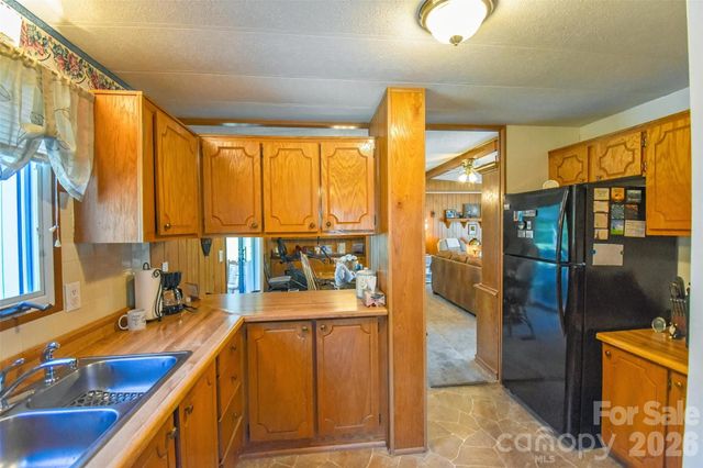 222 Cranbrook Circle, Hendersonville, NC 28792