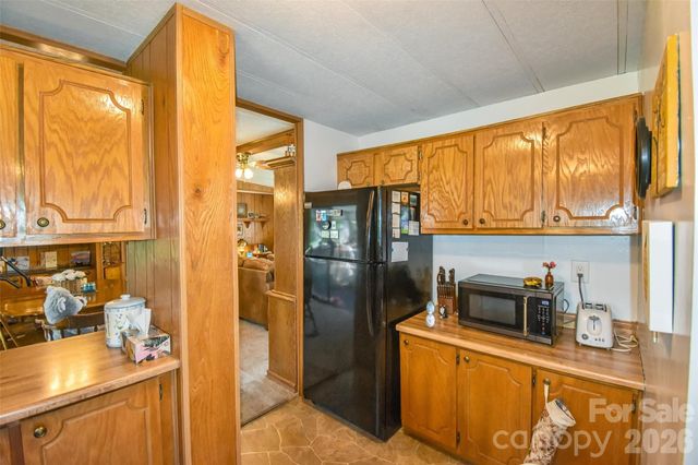 222 Cranbrook Circle, Hendersonville, NC 28792