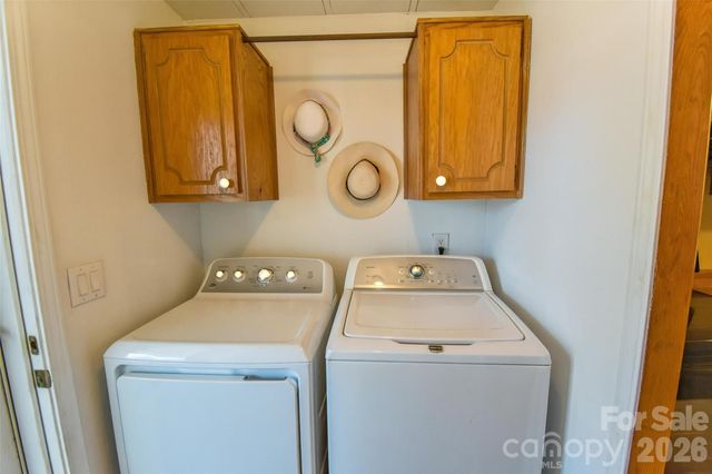 222 Cranbrook Circle, Hendersonville, NC 28792