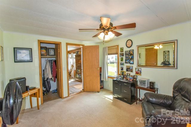 222 Cranbrook Circle, Hendersonville, NC 28792