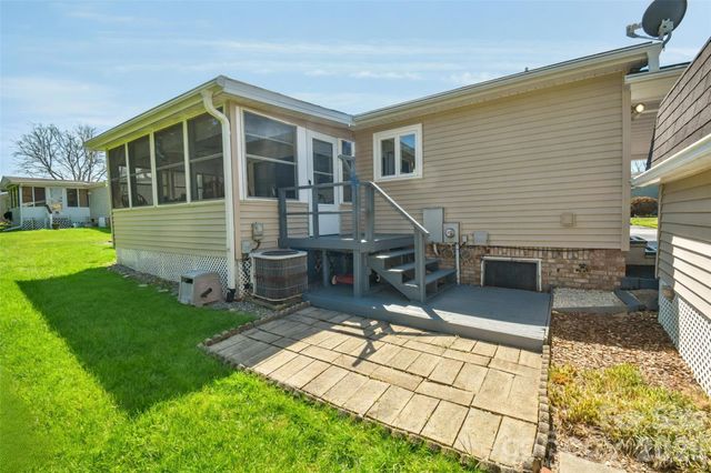 222 Cranbrook Circle, Hendersonville, NC 28792