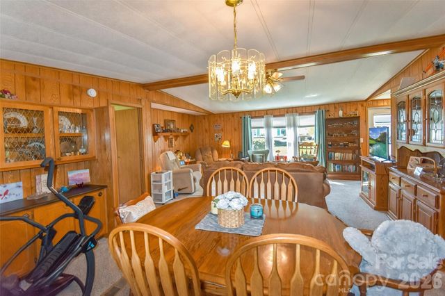 222 Cranbrook Circle, Hendersonville, NC 28792