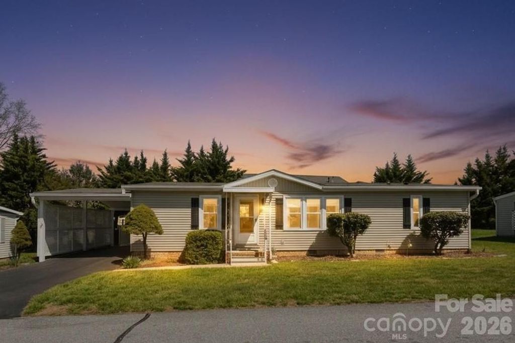 222 Cranbrook Circle, Hendersonville, NC 28792