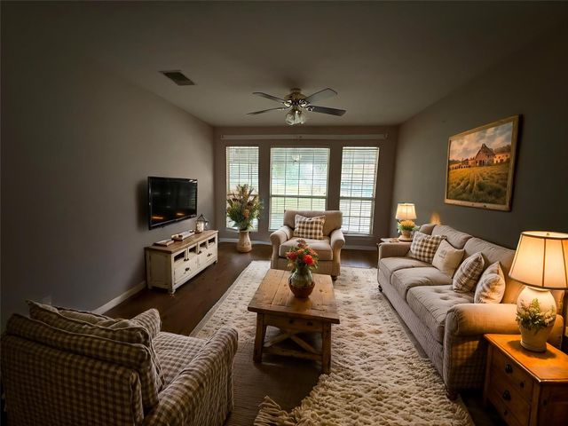 504 E West Street, El Campo, TX 77437