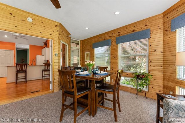 970 Moldovia Drive, White Lake, MI 48386