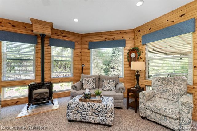970 Moldovia Drive, White Lake, MI 48386