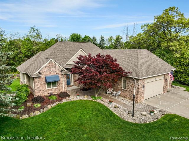970 Moldovia Drive, White Lake, MI 48386