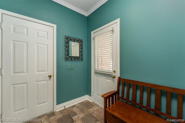 970 Moldovia Drive, White Lake, MI 48386