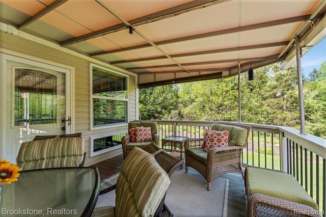 970 Moldovia Drive, White Lake, MI 48386