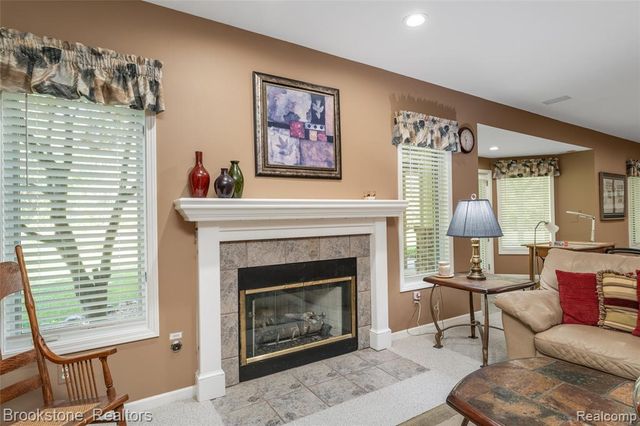970 Moldovia Drive, White Lake, MI 48386