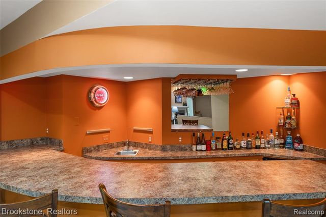970 Moldovia Drive, White Lake, MI 48386